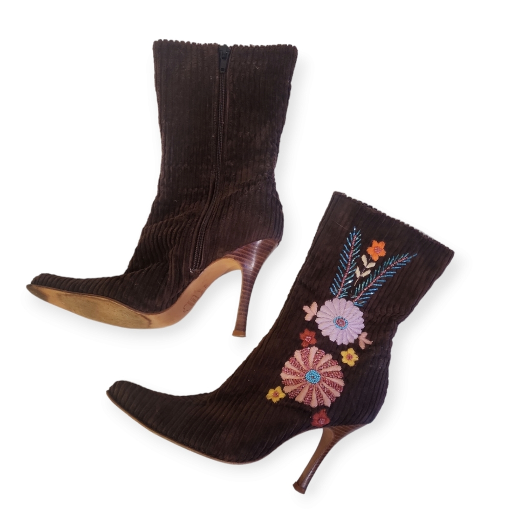 Vintage Embroidered Corduroy Boots  Arleen C size 7